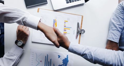 商業分析、財務報告 商業合作、交易